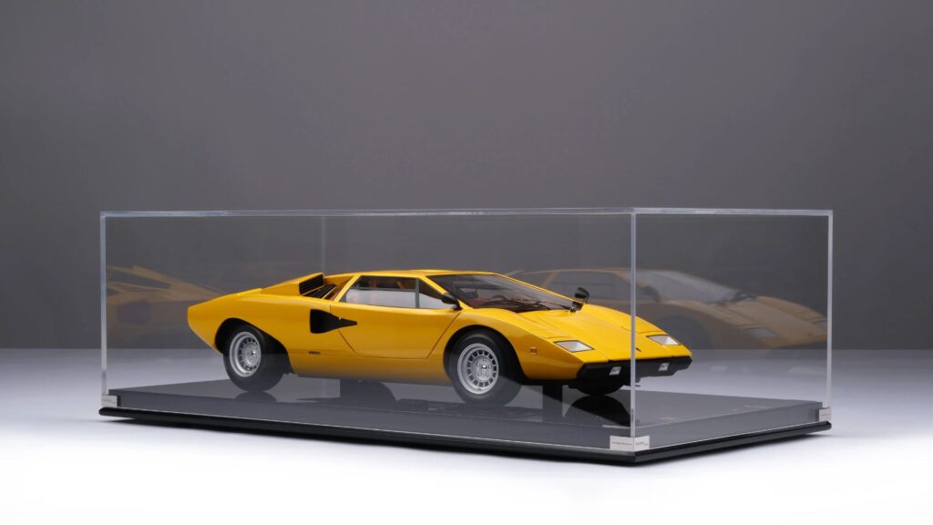 LAMBORGHINI COUNTACH LP400 (1974) | EDITION IN YELLOW 1:8 SCALE