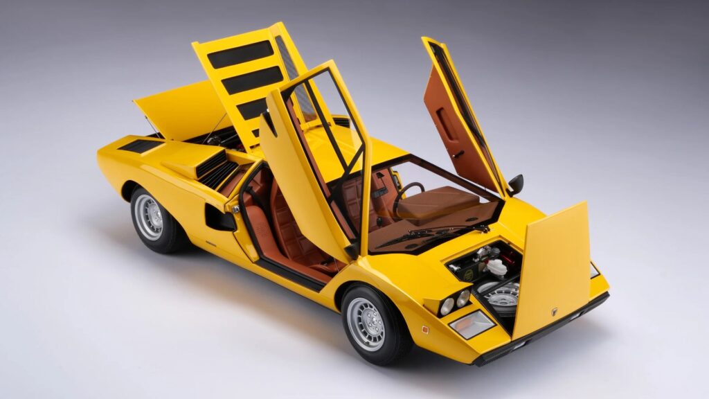 LAMBORGHINI COUNTACH LP400 (1974) | EDITION IN YELLOW 1:8 SCALE