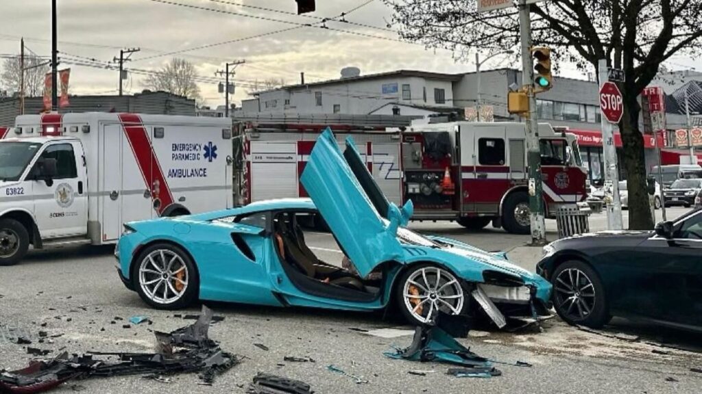 McLaren Artura crashes