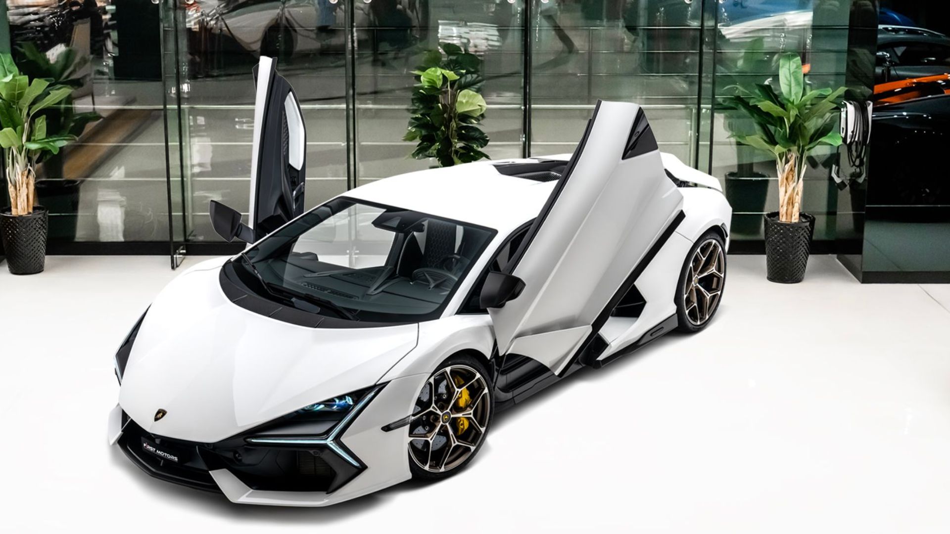 2024 Lamborghini Revuelto