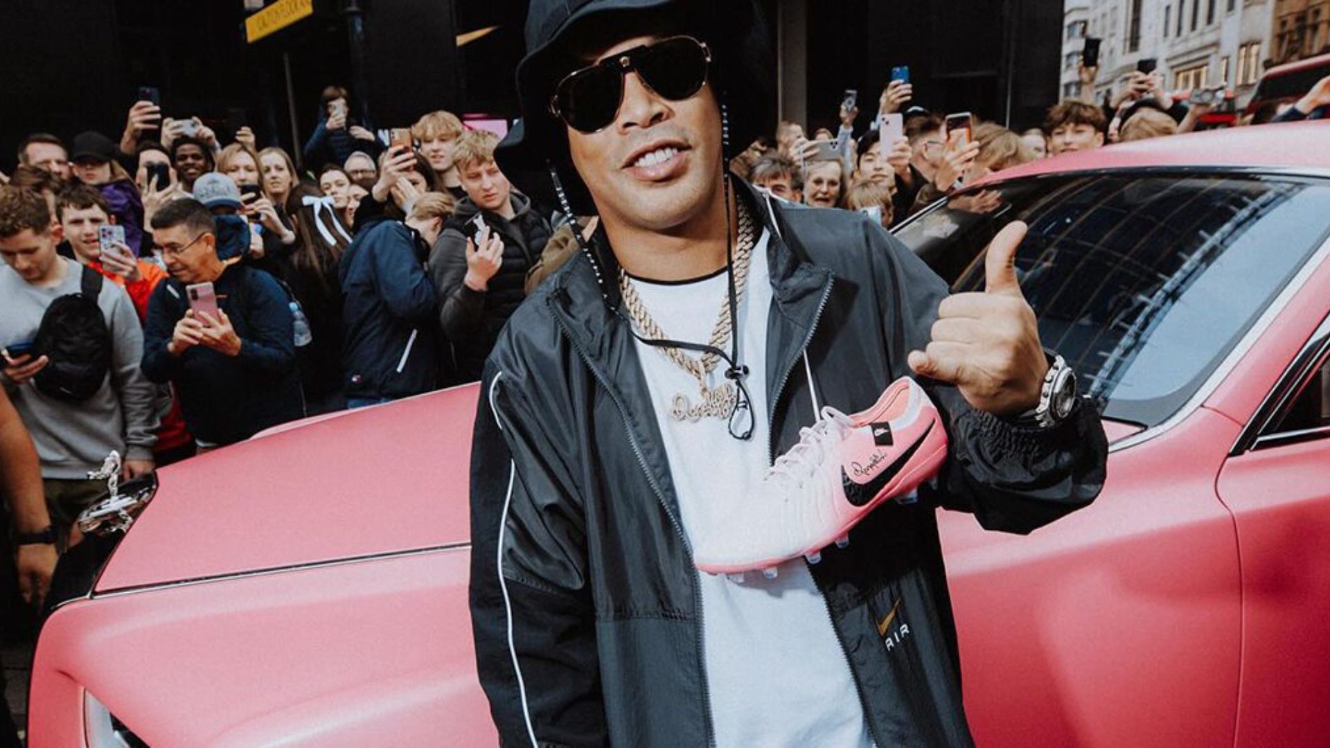 Ronaldinho Makes an Entrance at Niketown London in a Pink Rolls-Royce Phantom