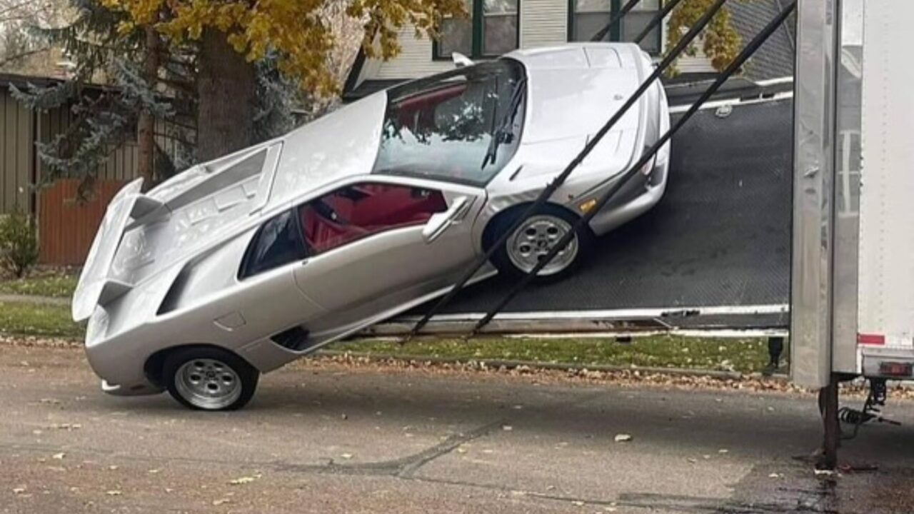 Lamborghini Diablo Delivery Turns Disaster When Supercar Falls Off ...