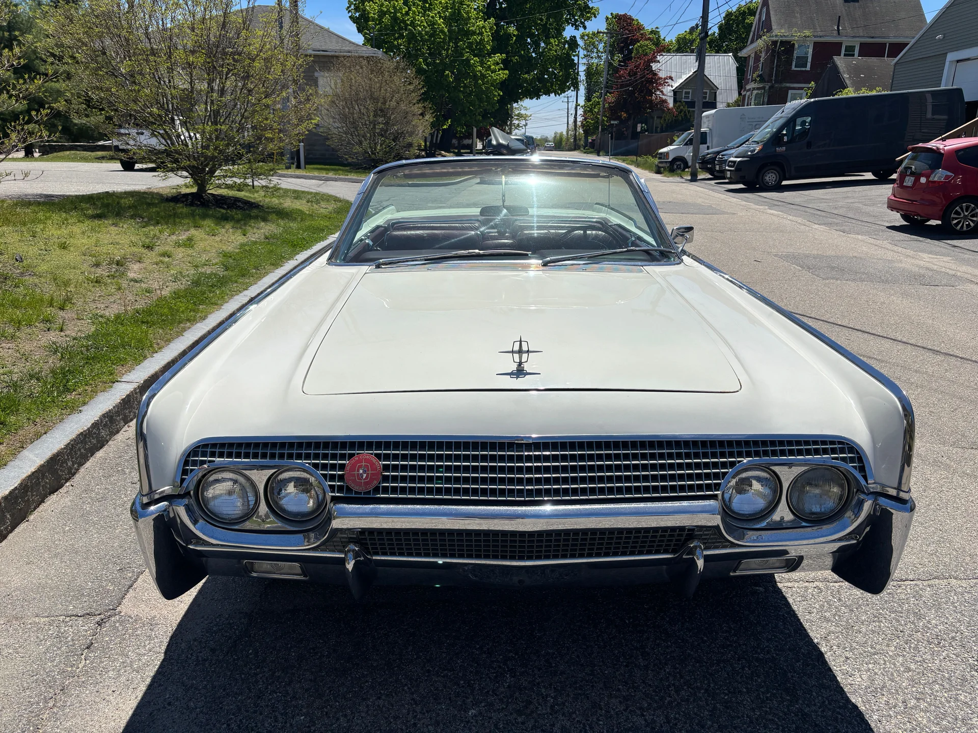 Throttle Auctions: Classic 1961 Lincoln Continental Convertible Offers a Rolling Piece of American Luxury History - featured image