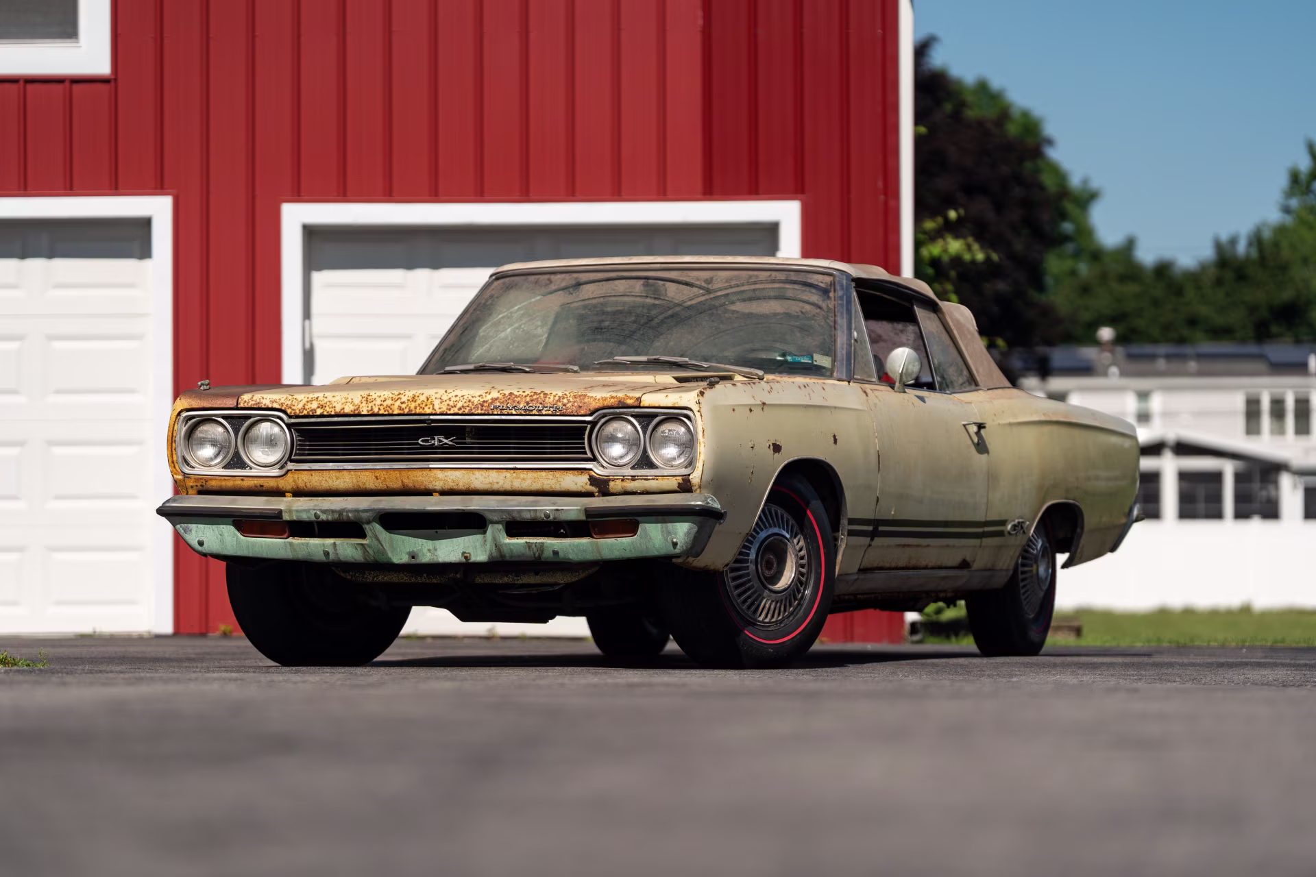 Barn-Fresh Rarity: 1968 Plymouth Hemi GTX Convertible Emerges After Decades Hidden Away at Mecum Auction - featured image