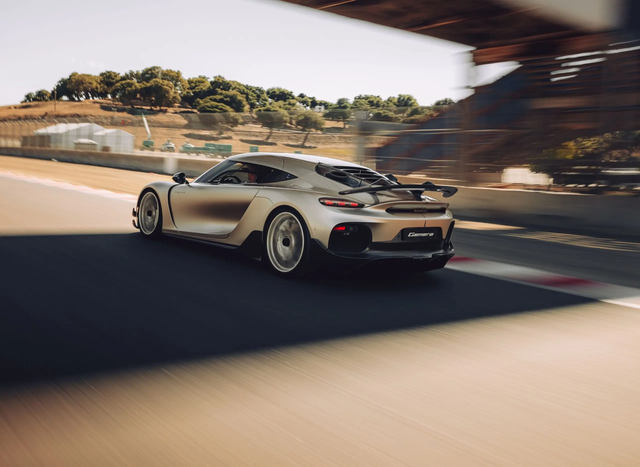 Koenigsegg’s 2,300-HP Gemera Mega-GT Begins Reaching Customers - featured image