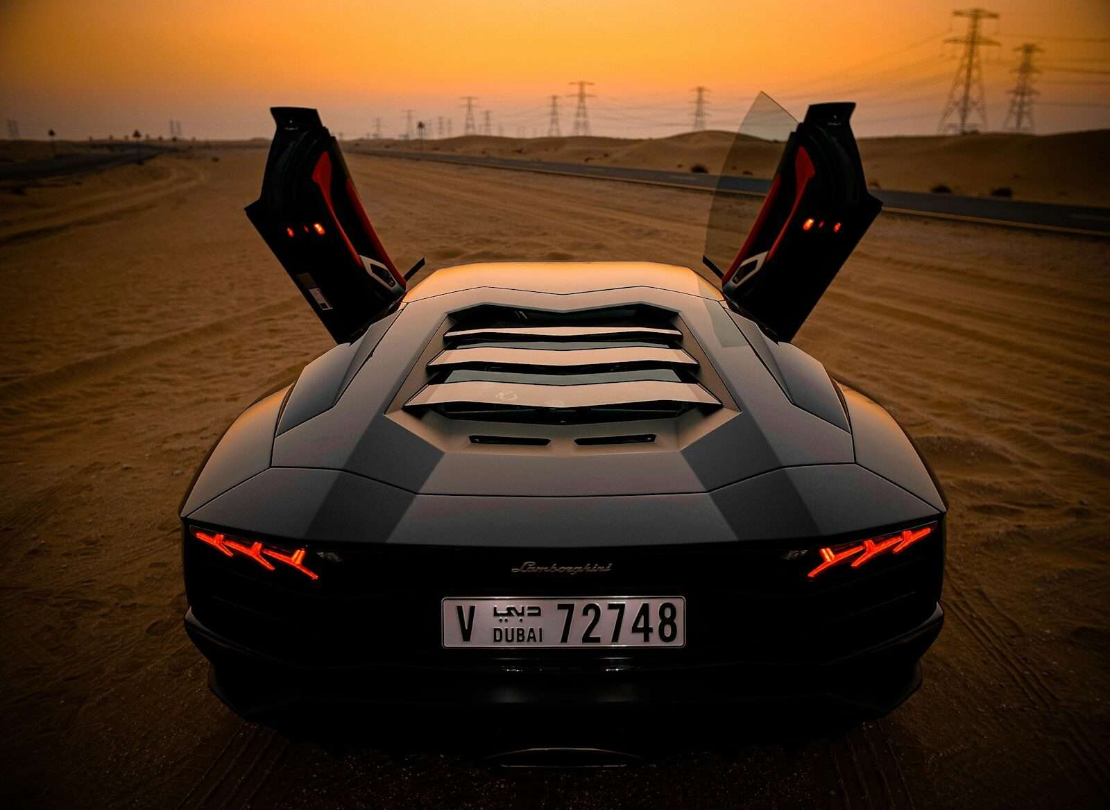 Lamborghini CEO Defends EV Cancellation as Ferrari Faces Criticism Over Electric Debut - featured image