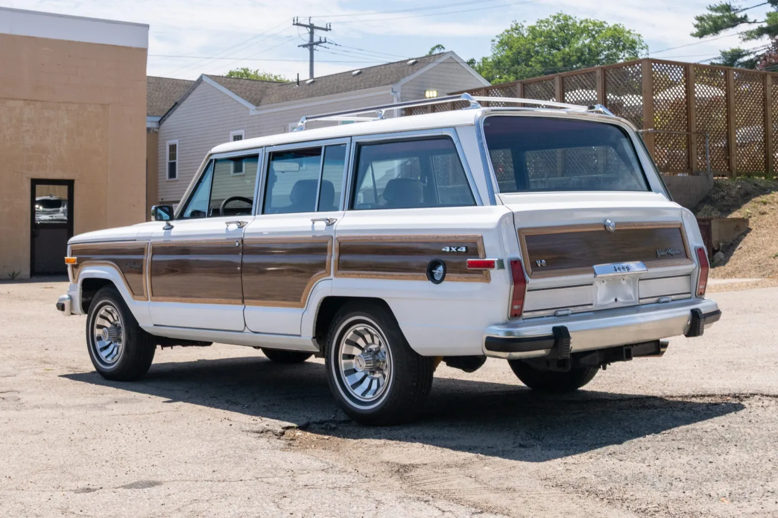 Final-Year Jeep Grand Wagoneer Draws Bidding as Auction Nears Close - featured image