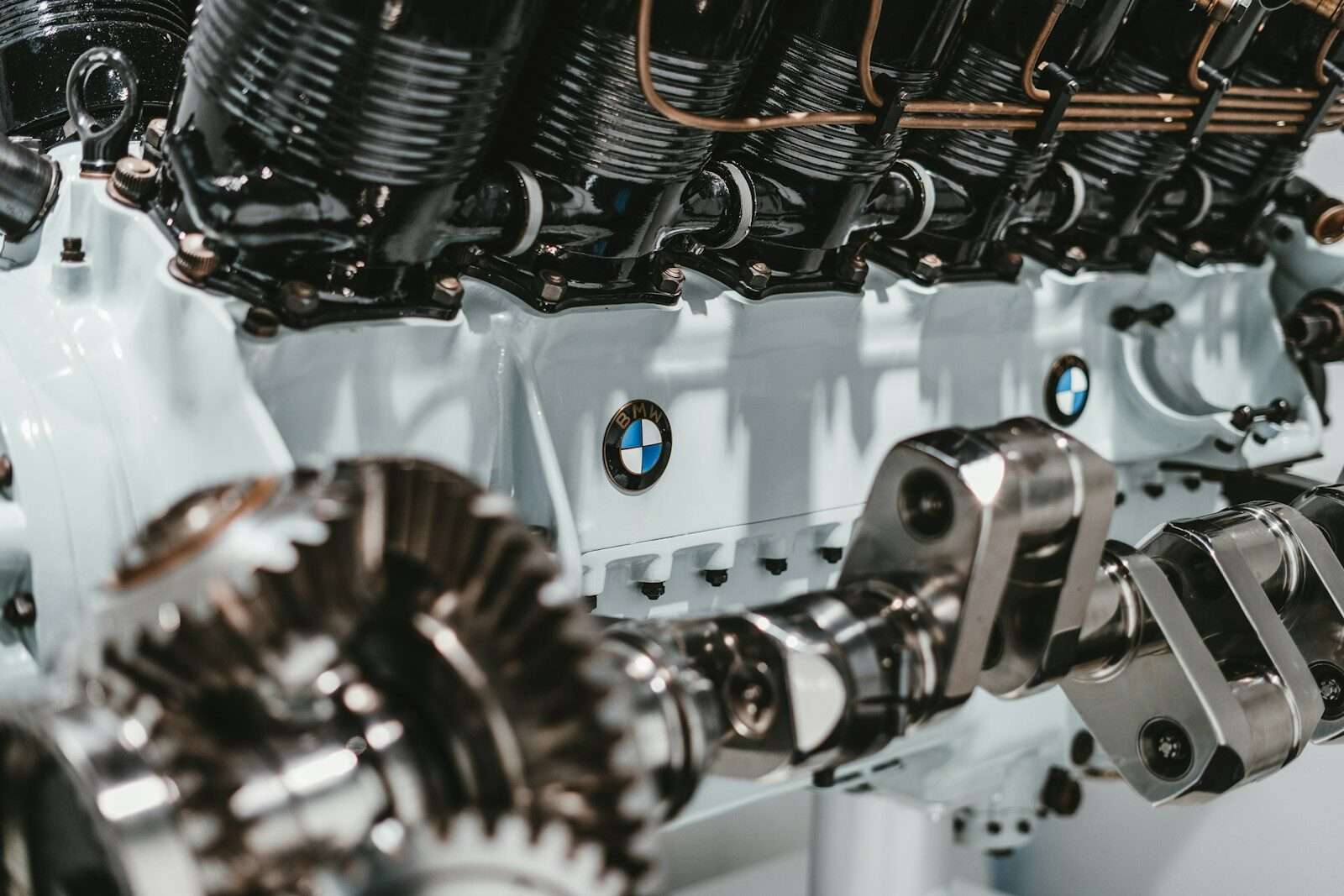 The BMW M10 Doesn’t Need a Chassis to Be Collectible - featured image