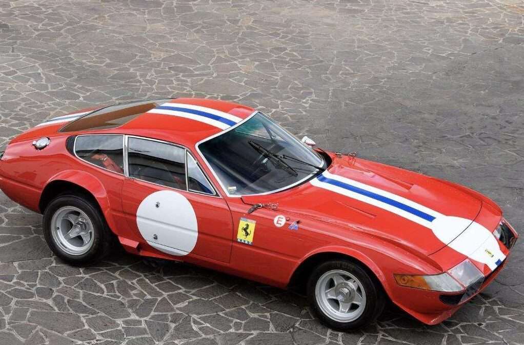 1972 Ferrari 365 GTB/4 Daytona Competizione in period Le Mans racing livery, overhead view