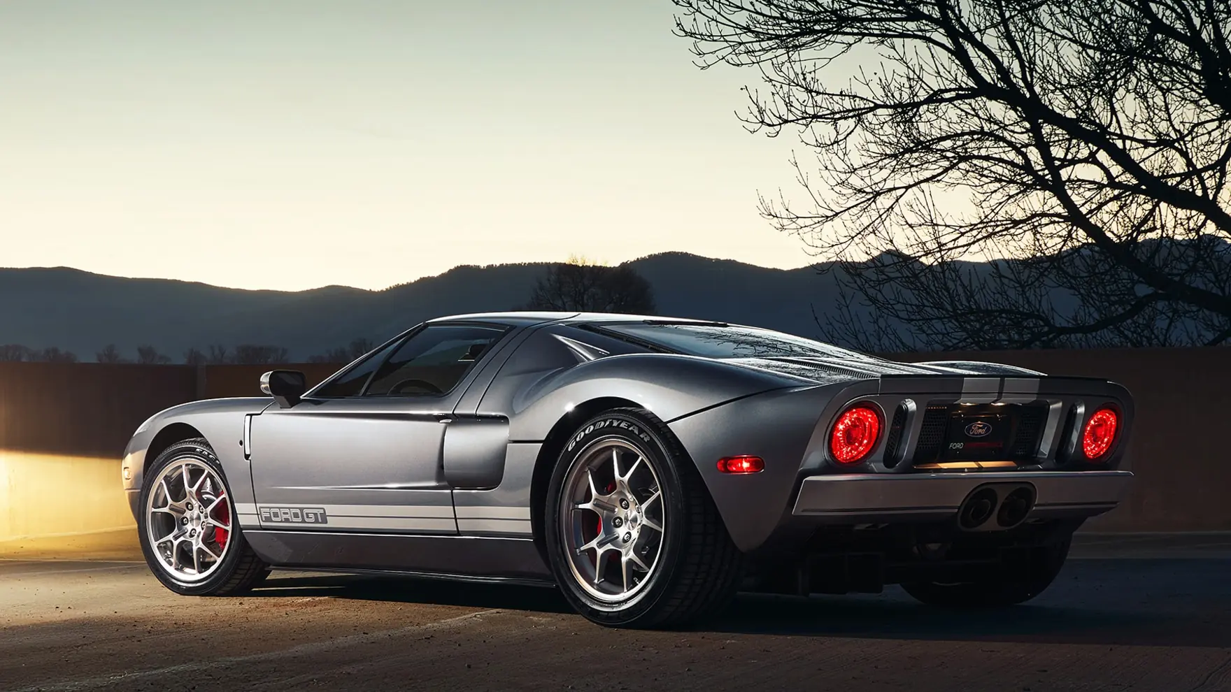 Rare 435-Mile 2006 Ford GT Headlined in New Sweepstakes Offering Car or $400,000 - featured image