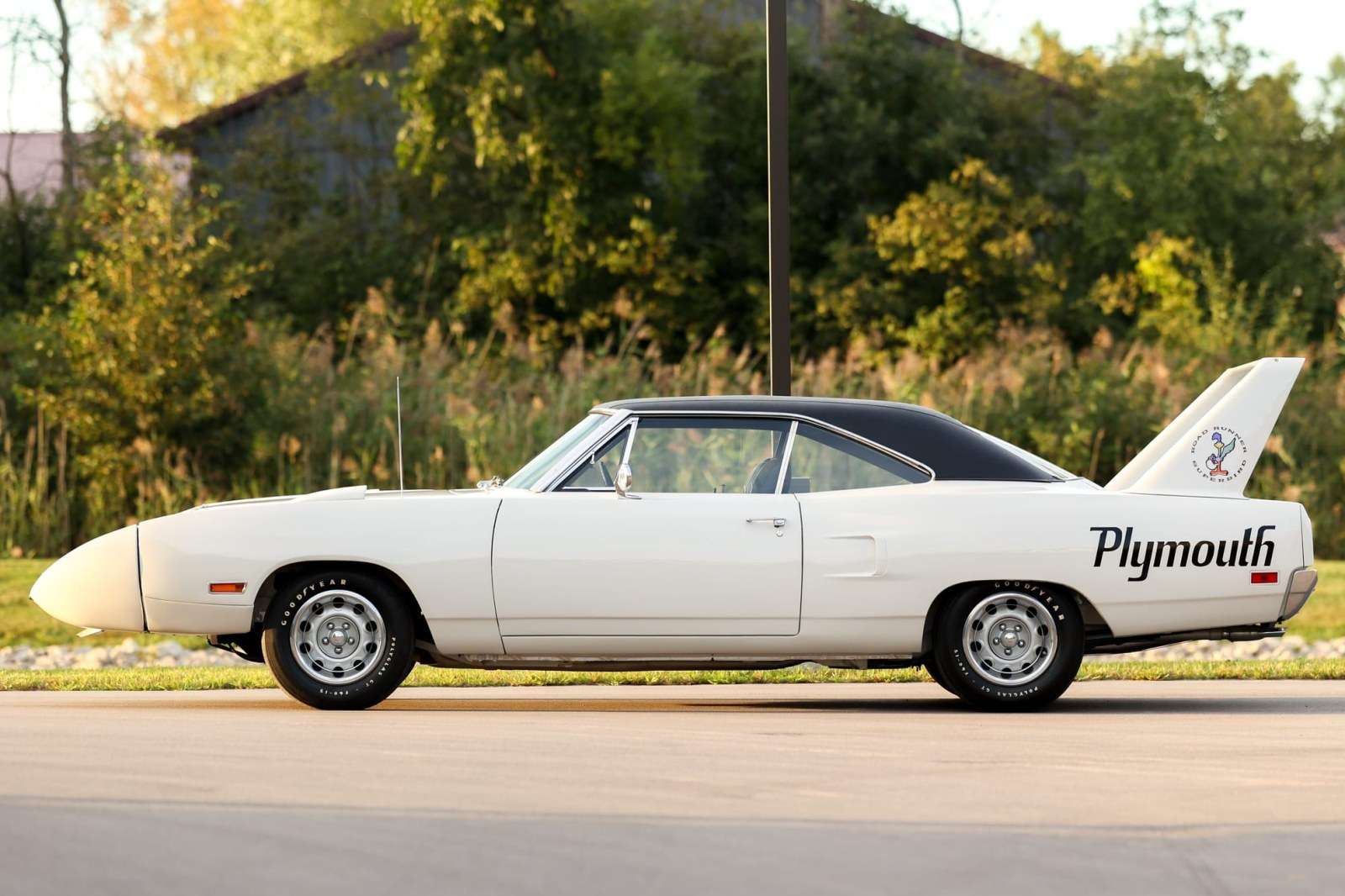 Side profile of the Alpine White 1970 Plymouth Superbird