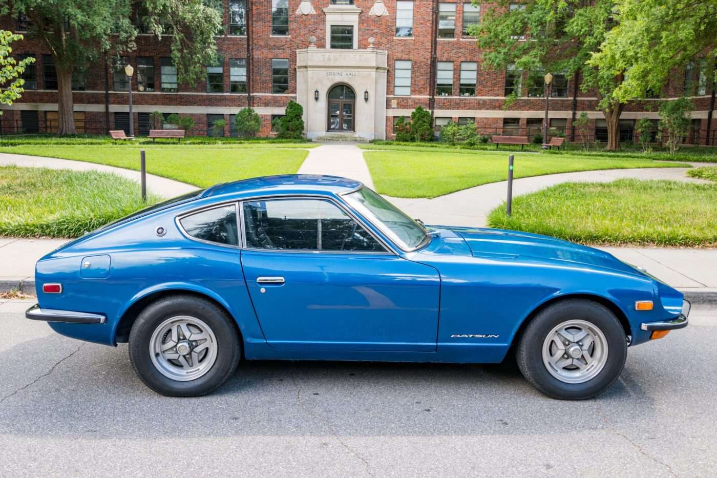 1971 Datsun 240Z profile, repainted in factory Universal Blue paint code 903