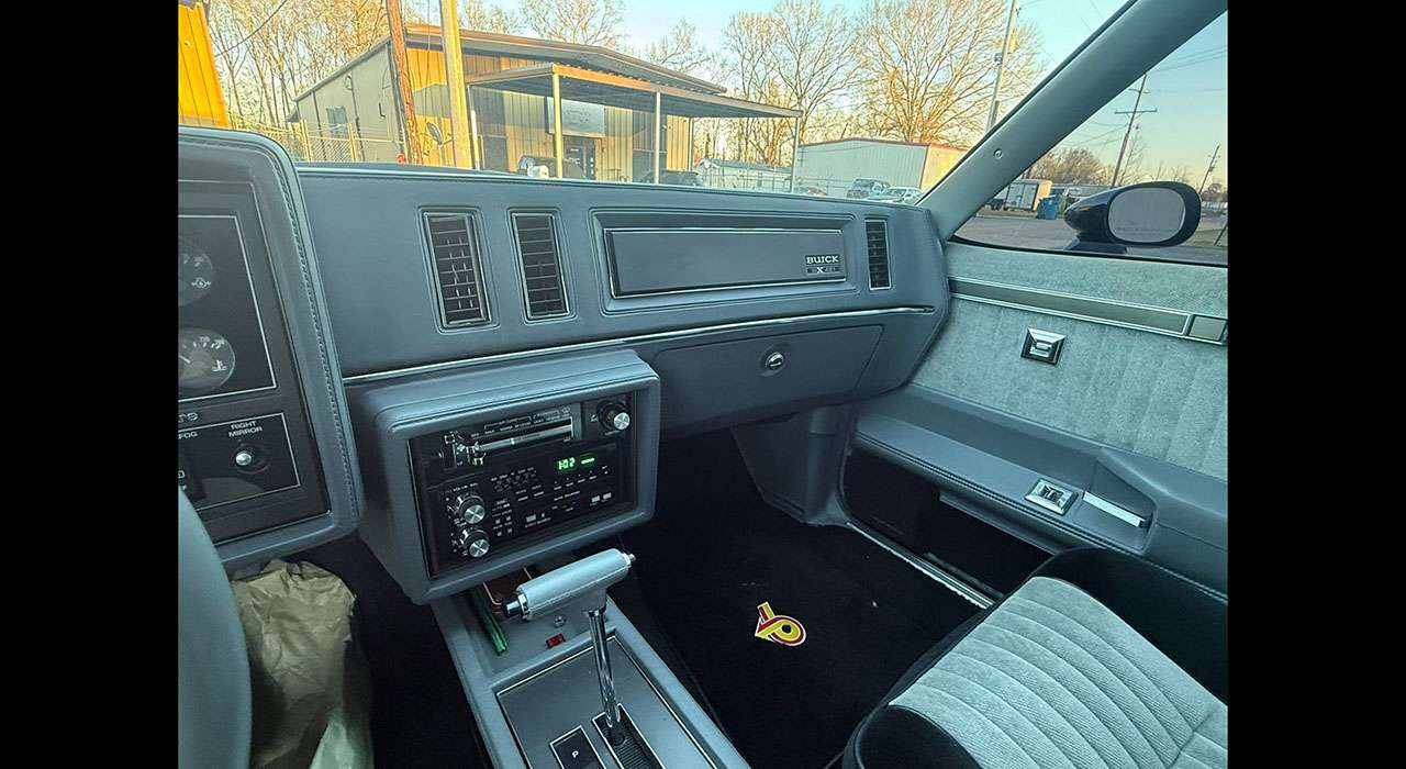 Center console and shifter in 1987 Buick GNX No. 461