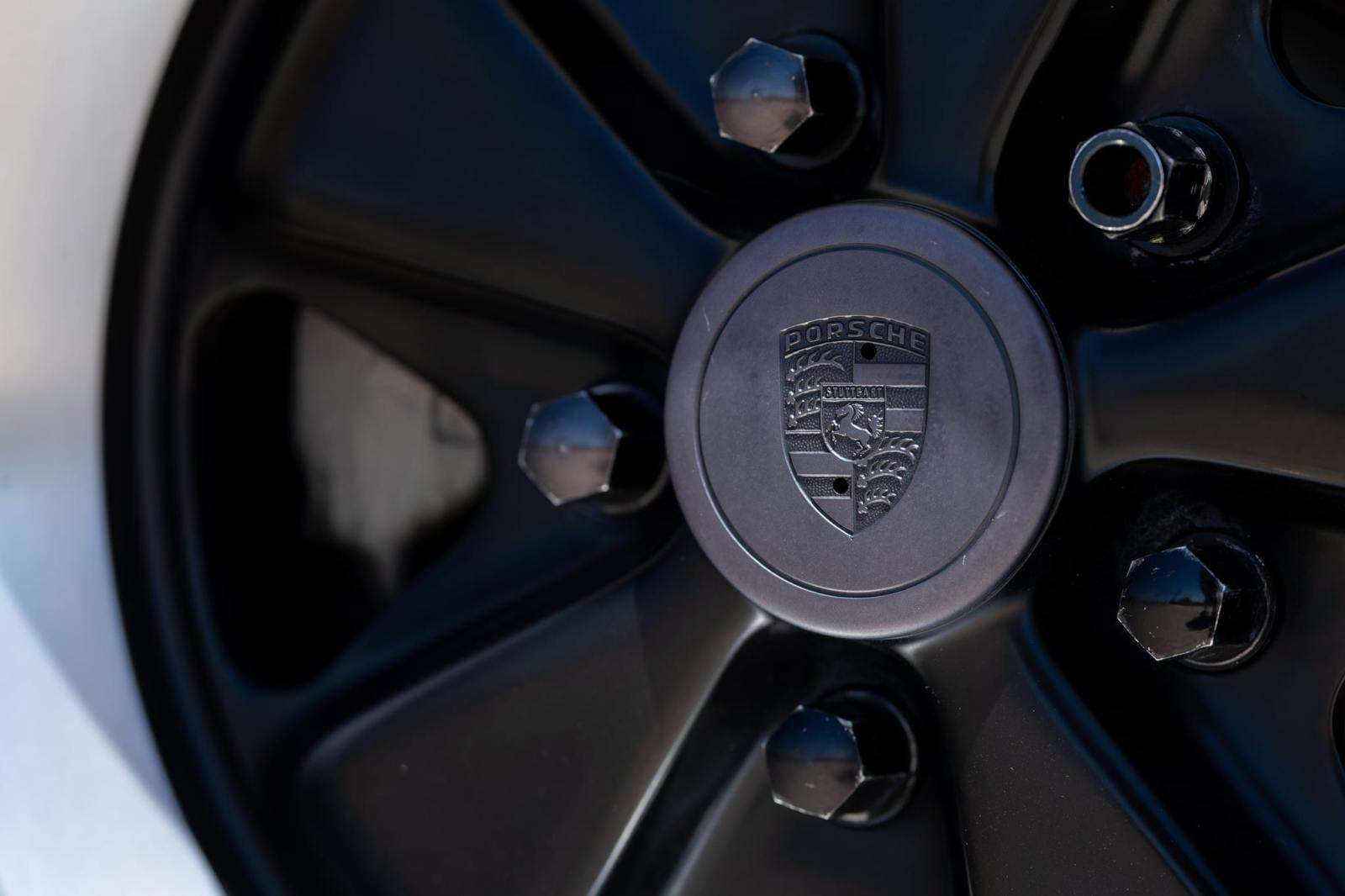 16-inch Fuchs alloy wheel on the 1989 Porsche 911 Carrera Cabriolet