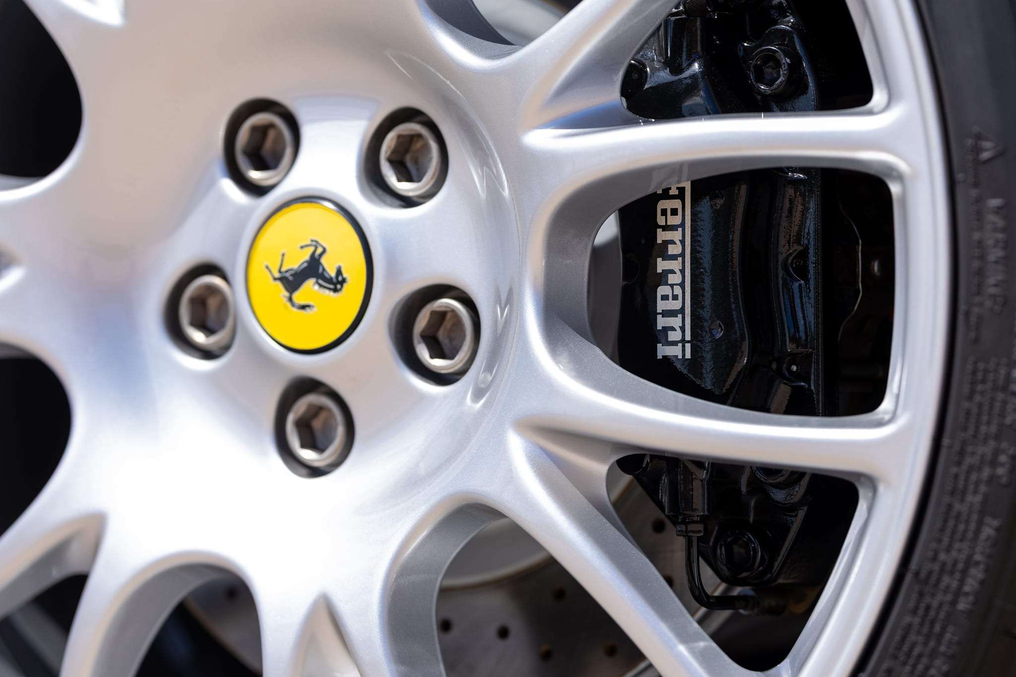 Ferrari center cap on 2006 F430 Spider Challenge wheel