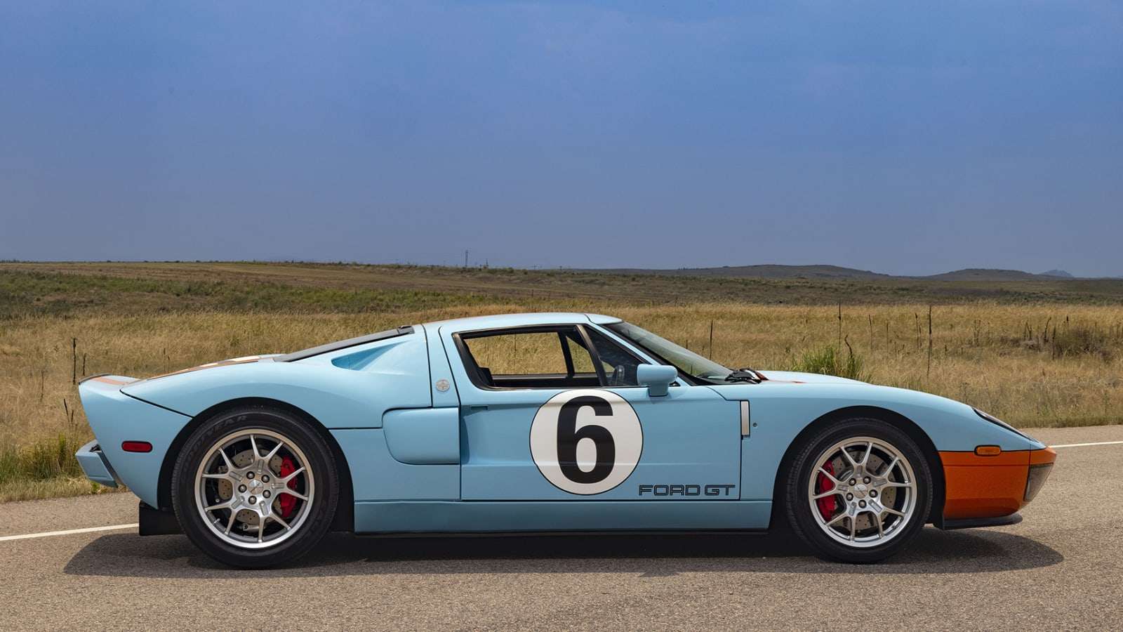 Profile of the 2006 Ford GT Heritage Edition in Gulf livery with the No. 6 roundel
