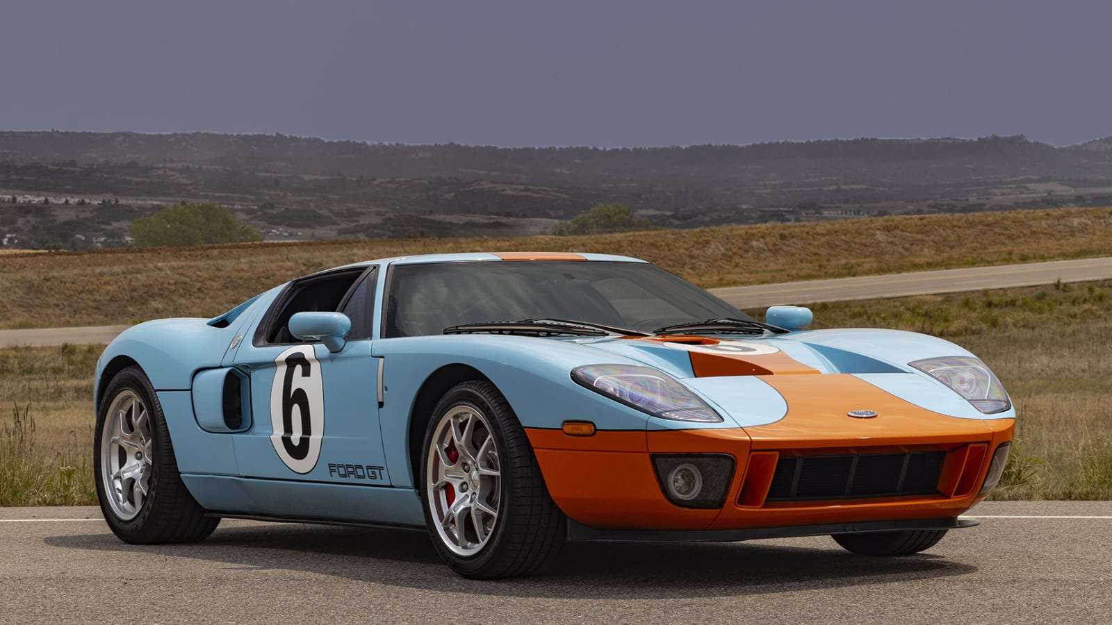 Front three-quarter view of the Gulf livery 2006 Ford GT Heritage Edition