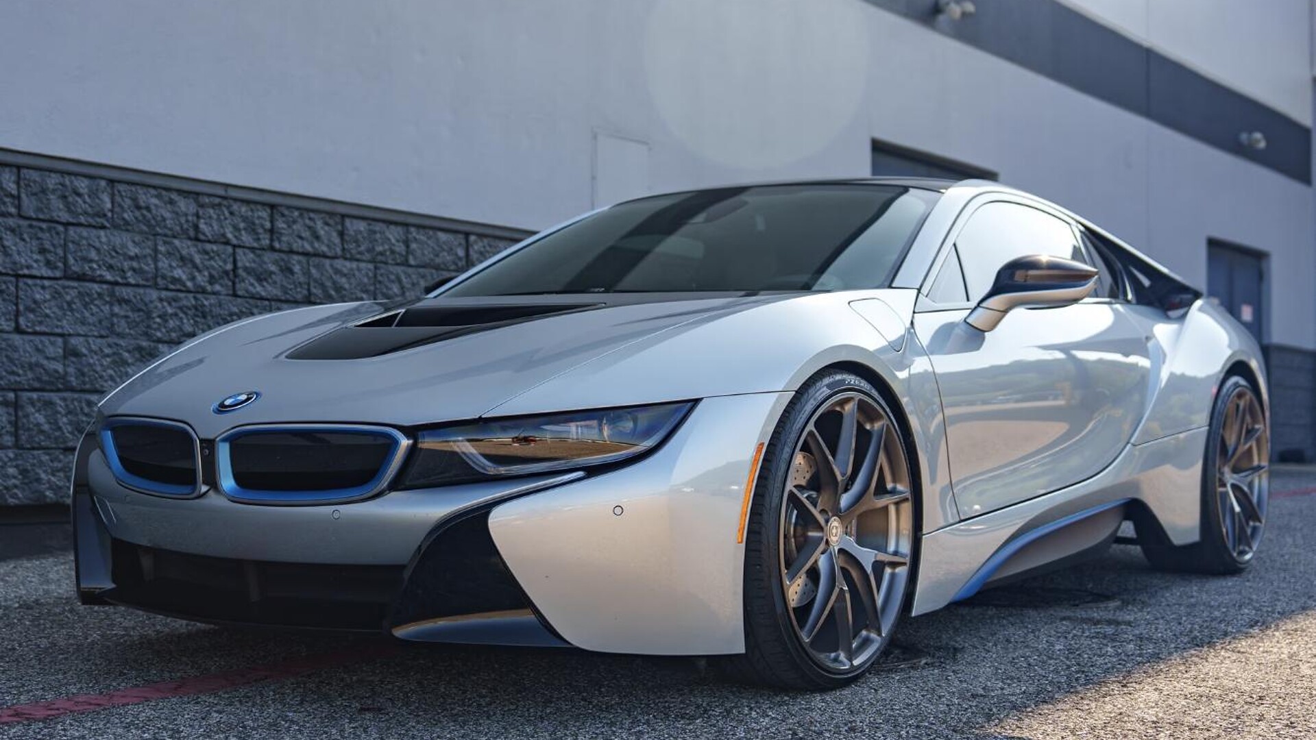 Low-Mileage 2015 BMW i8 With 22-Inch HRE Wheels Crosses the Block at Henderson Auctions - featured image