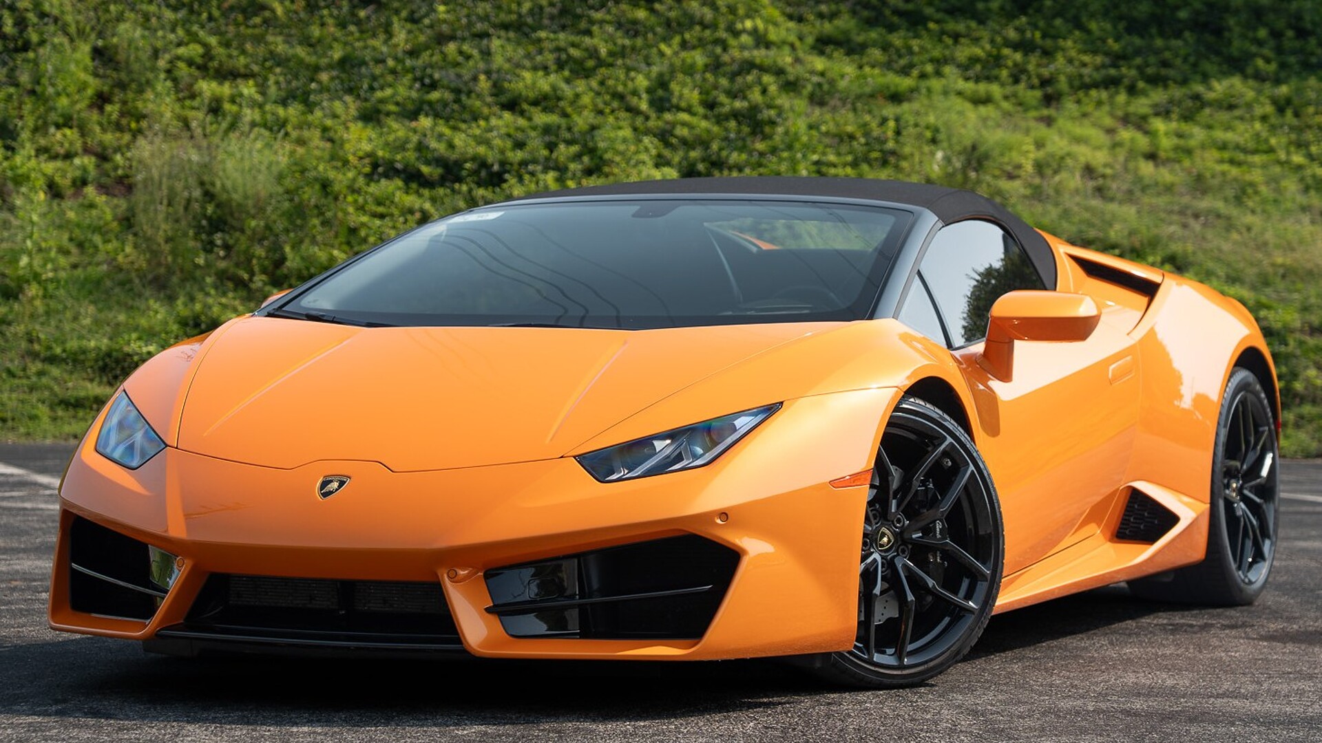 The End of the V10 Hasn’t Reached the Base Huracán Yet. This 8k-Mile LP580-2 Spyder Shows Why. - featured image