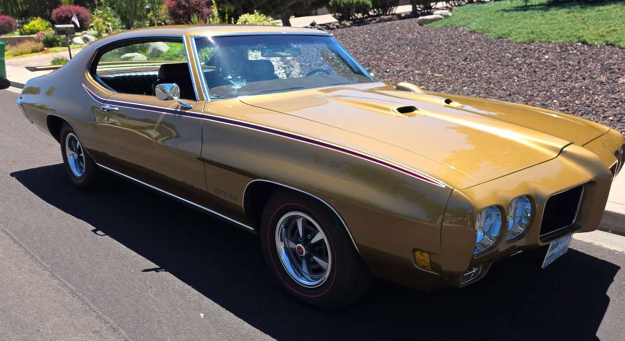 Side profile of the 1970 Pontiac GTO coupe with spoiler wing and body stripe