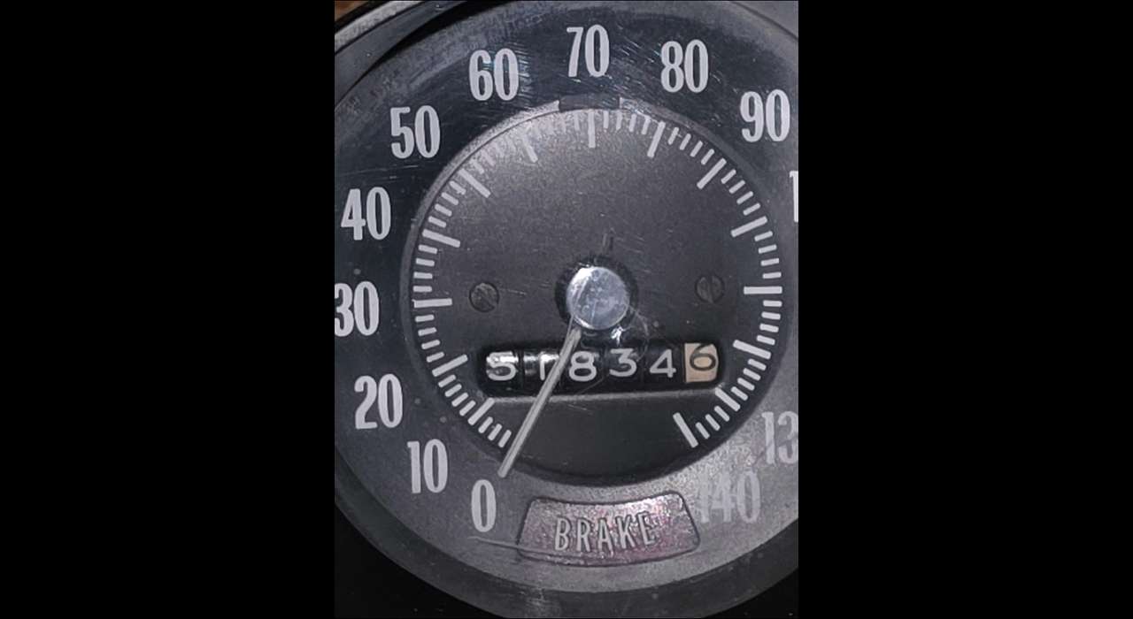 Hood-mounted tachometer on the 1970 Pontiac GTO