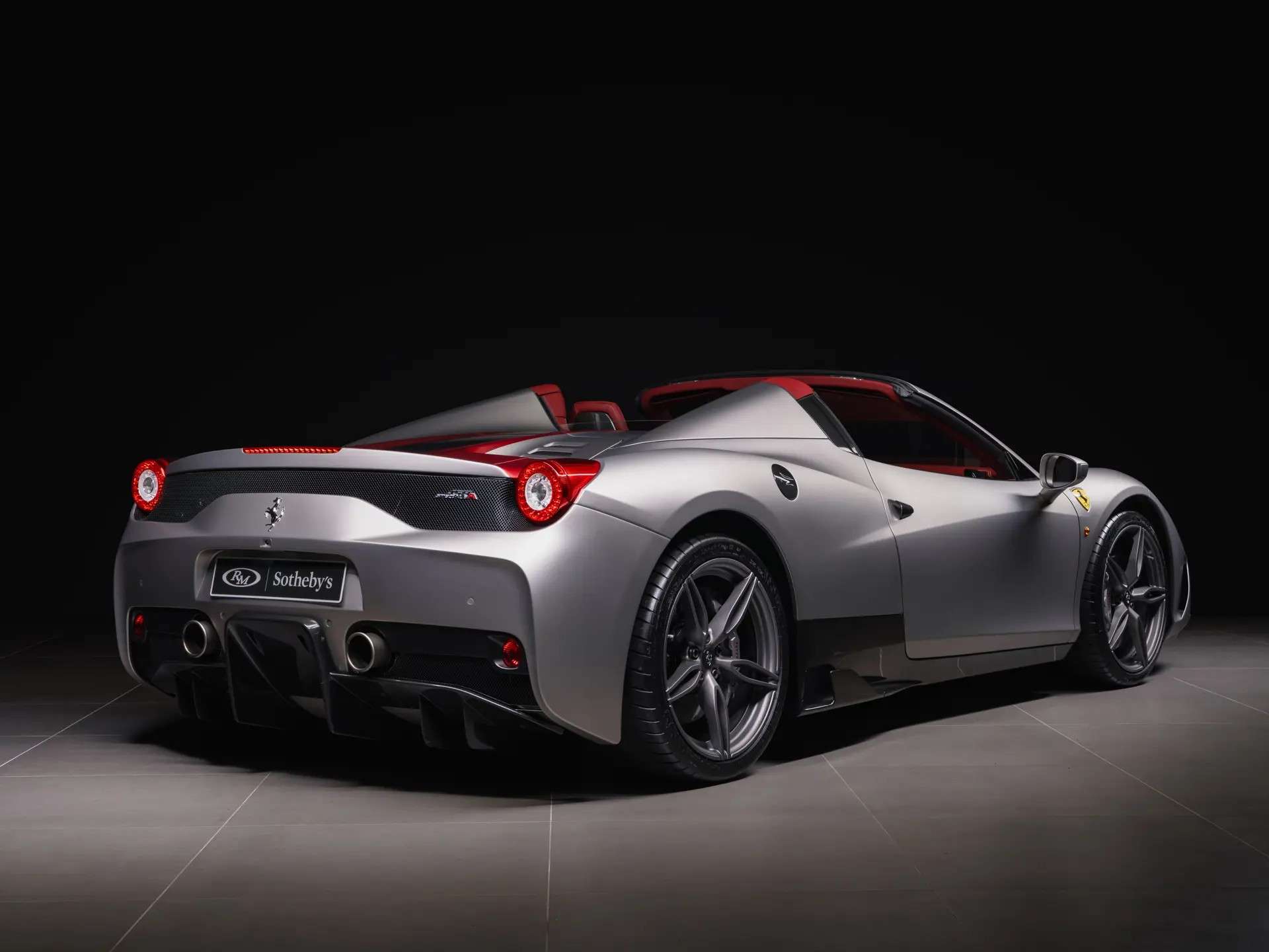 Rear three-quarter view of the Alluminio Opaco 458 Speciale A with Rosso Fiorano livery