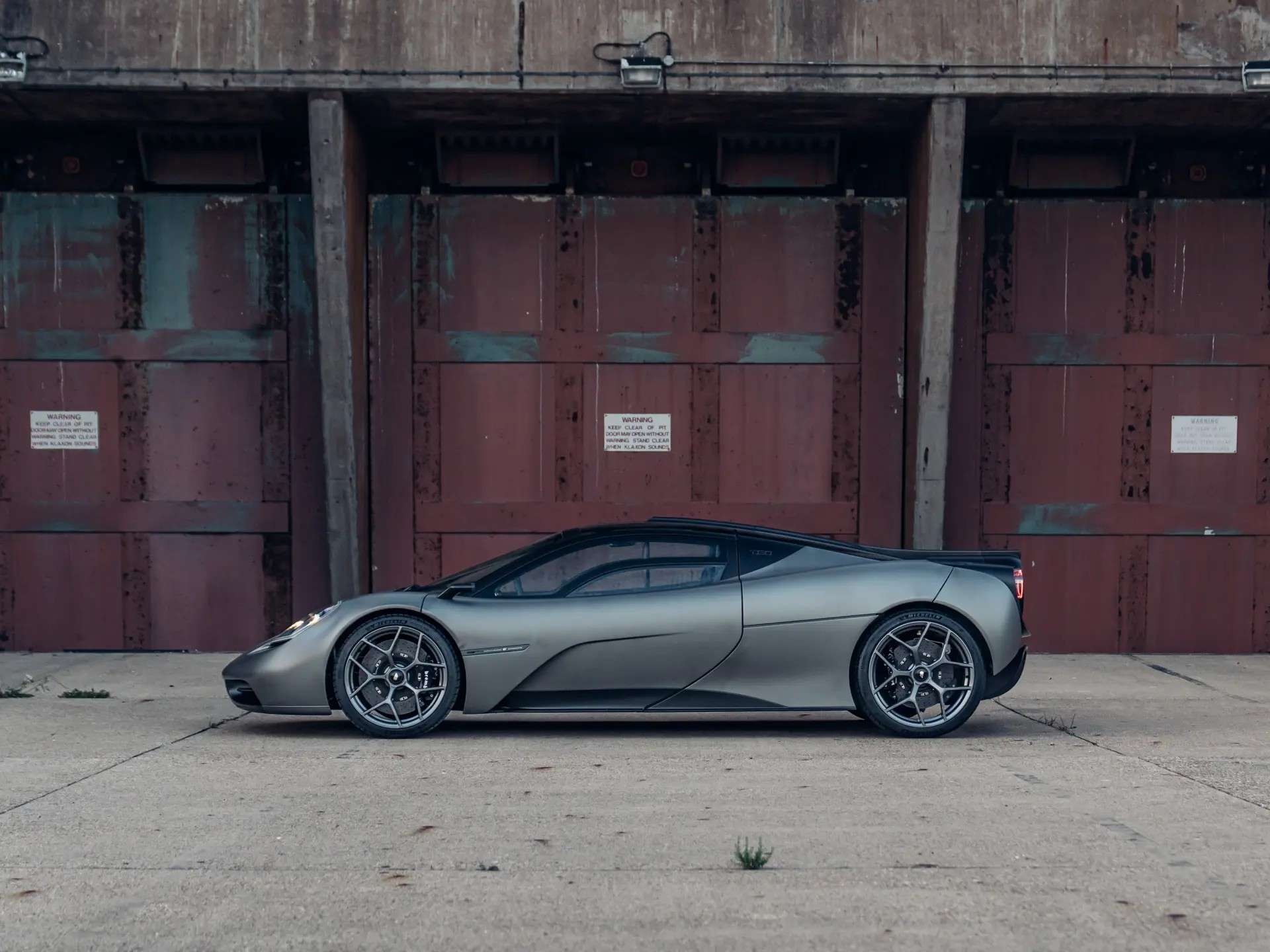 Side profile of Gordon Murray T.50 chassis 047 in satin-wrapped Harrier grey
