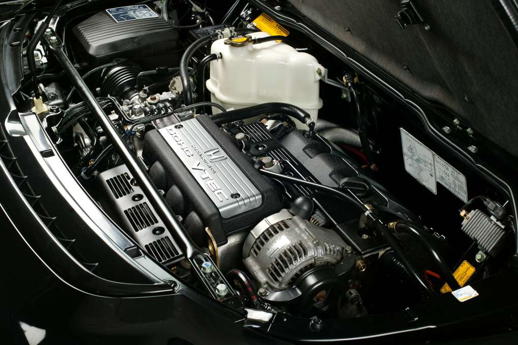 Transversely mounted Honda C30A 3.0-liter DOHC VTEC V6 in the engine bay of a first-generation NSX