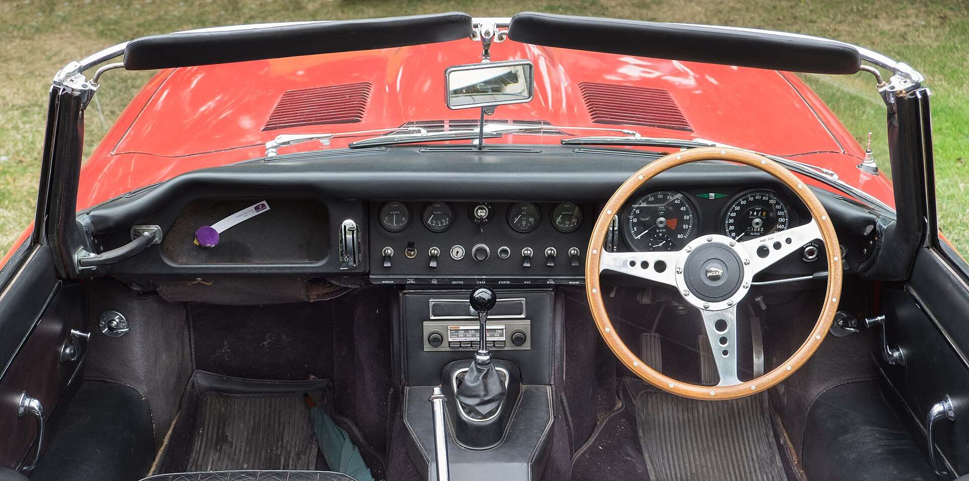 Dashboard of a 1967 Jaguar E-Type Series 1 roadster