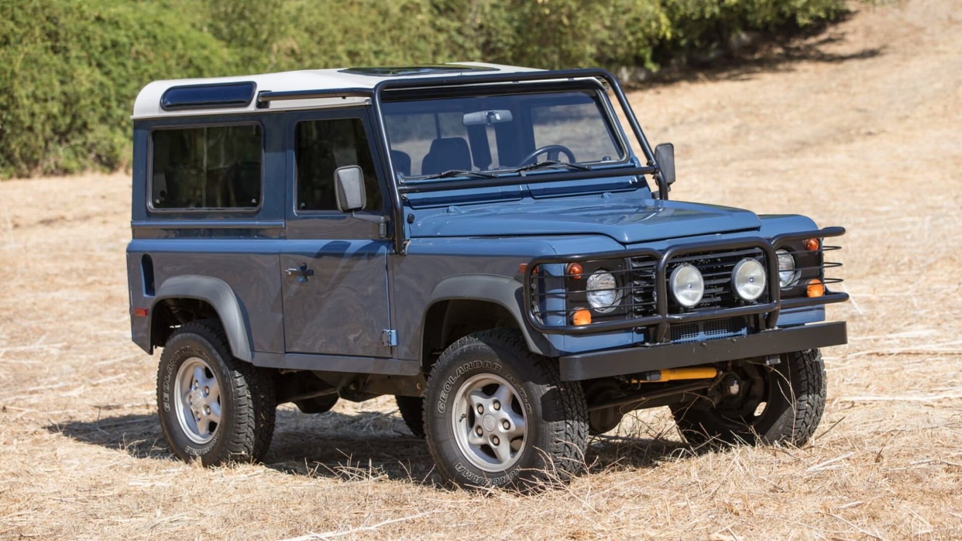 Kim Basinger’s Defender 90 Stalled at $91,000. The Market Priced the Paint, Not the Provenance. - featured image