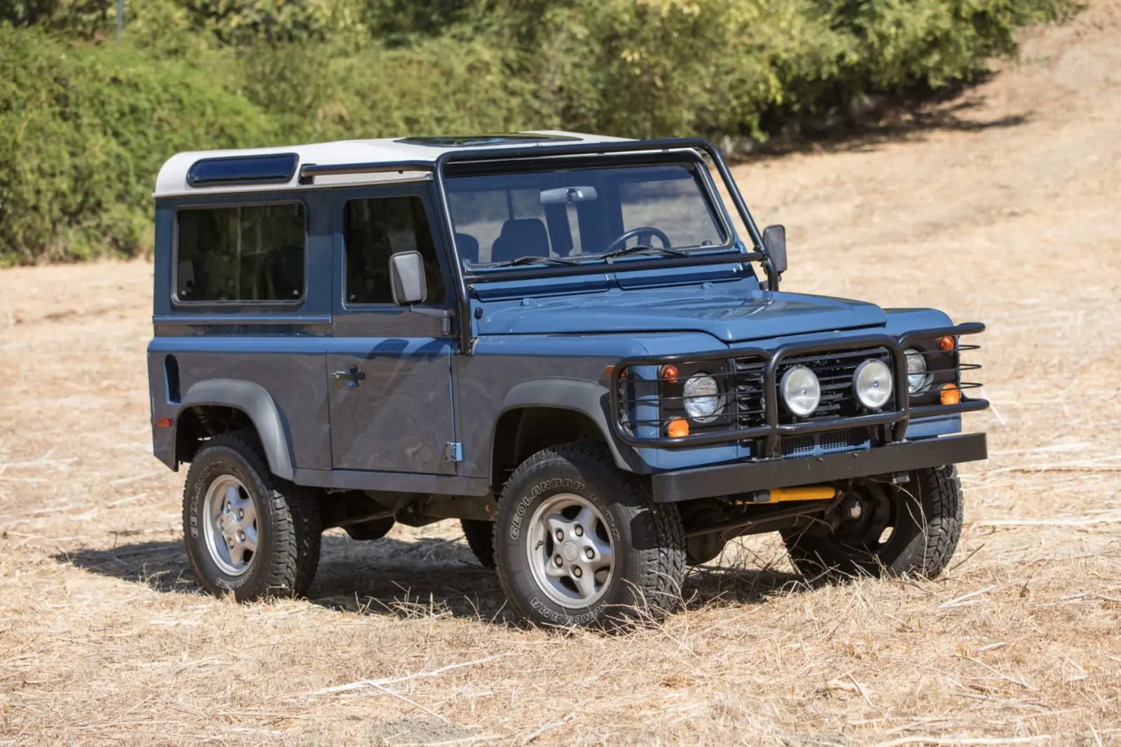 Kim Basinger’s Defender 90 Stalled at $91,000. The Market Priced the Paint, Not the Provenance. - featured image