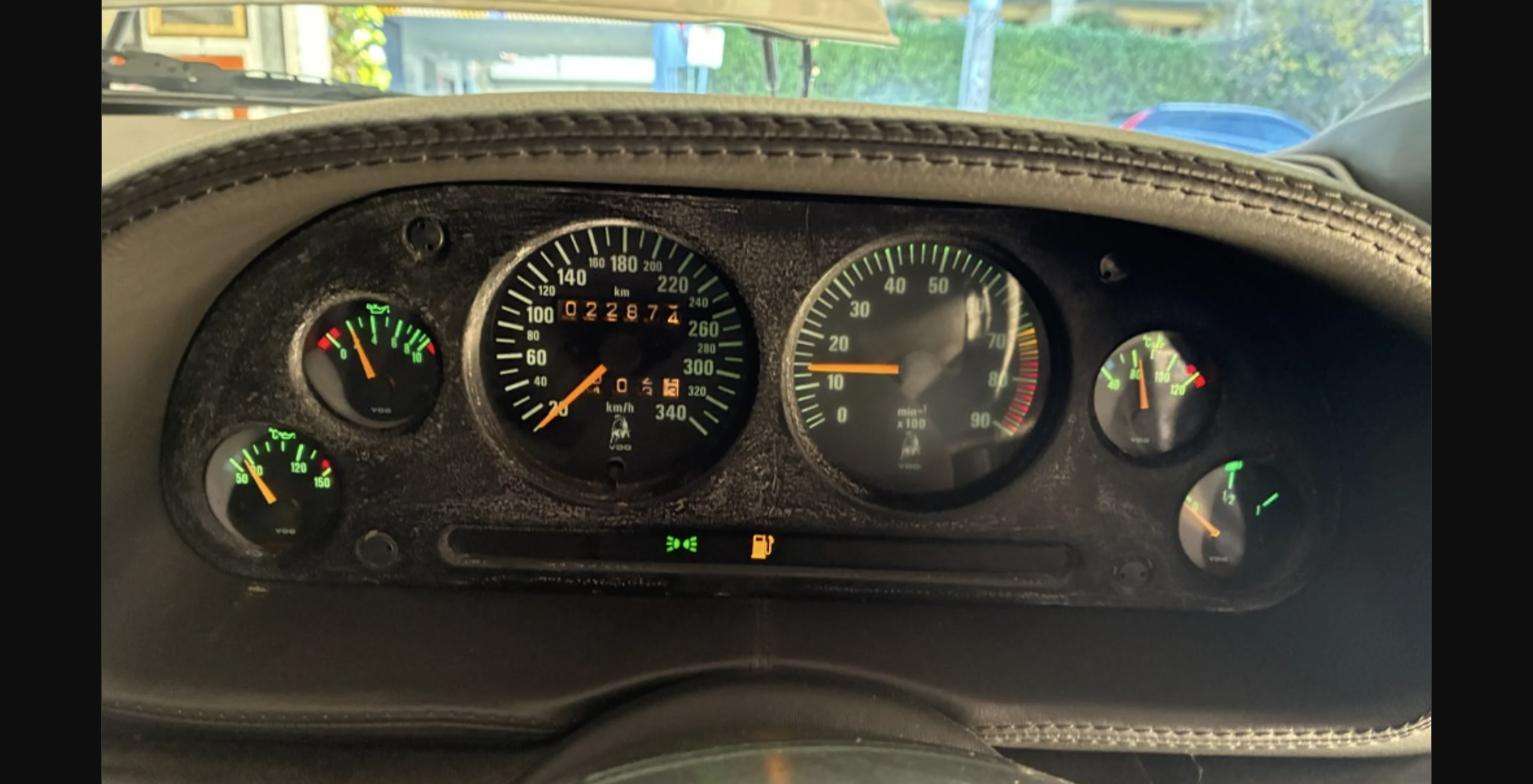 Lamborghini Diablo VT Roadster instrument cluster showing 22,872 kilometres on a kilometre-per-hour speedometer