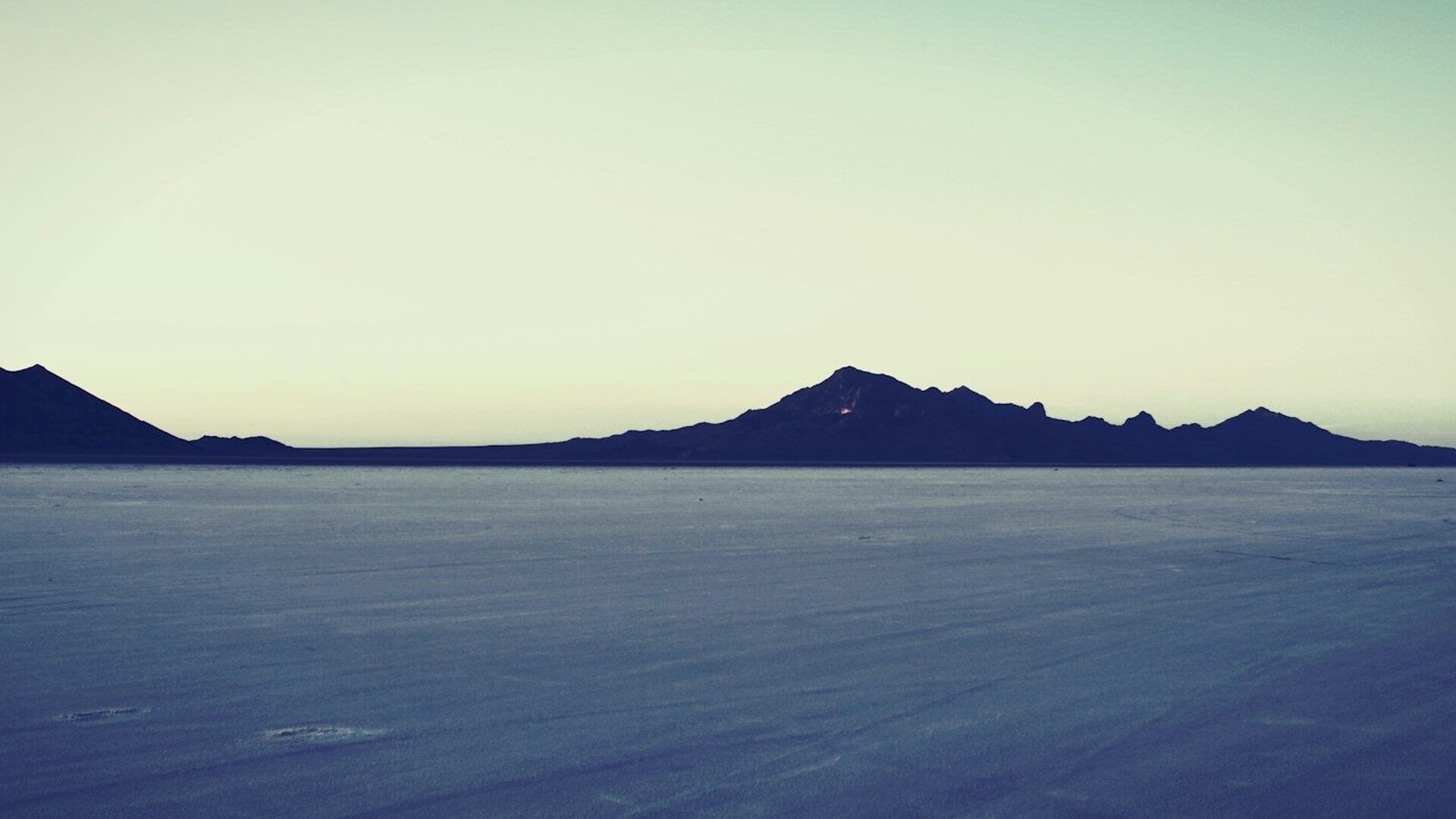 Today in Collector Car History: The 1932 Pierce-Arrow Twelve’s Record Run at Bonneville - featured image