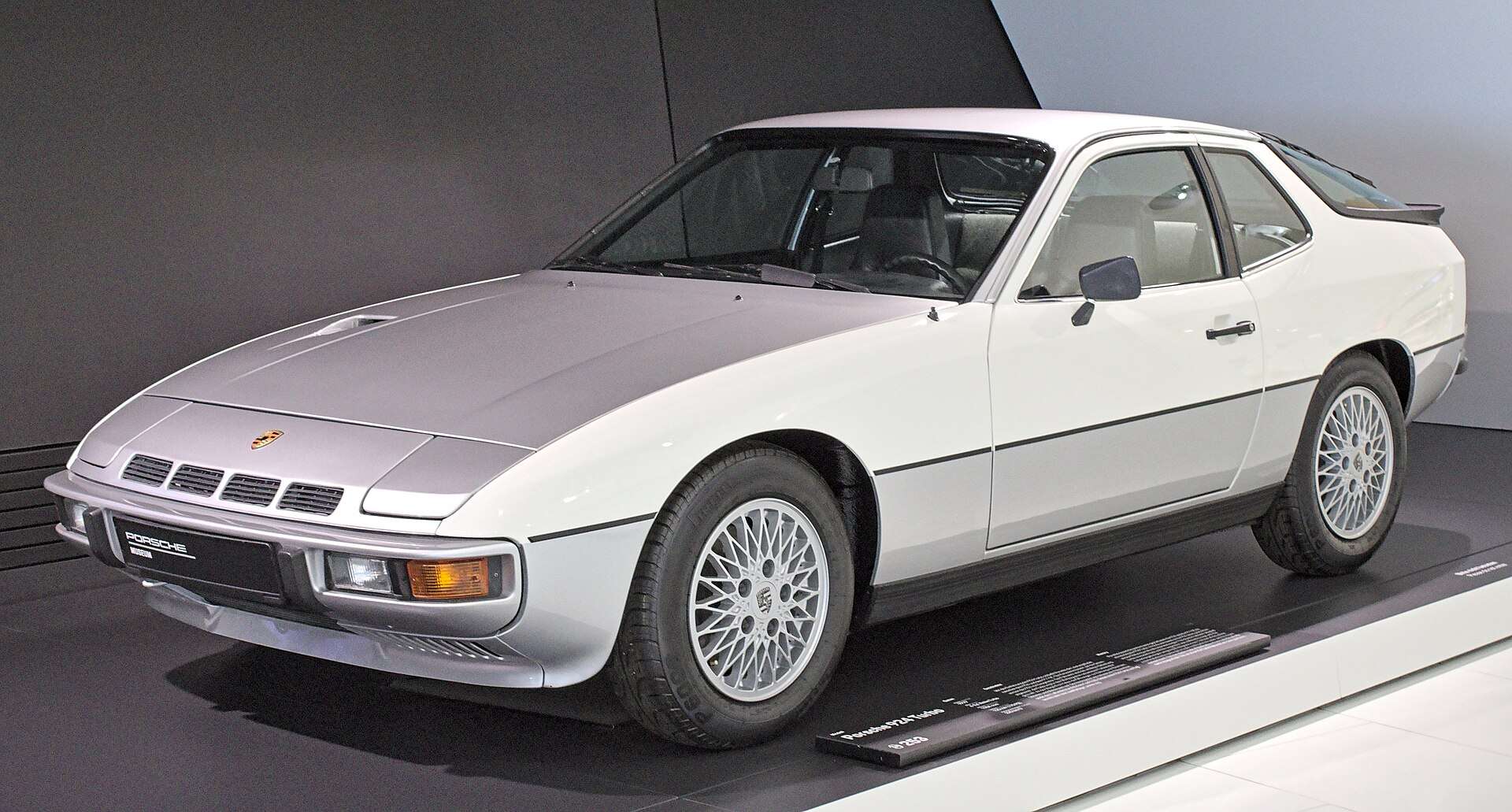 Porsche 924 Turbo in the Porsche Museum, the base for Günter Artz shooting brakes