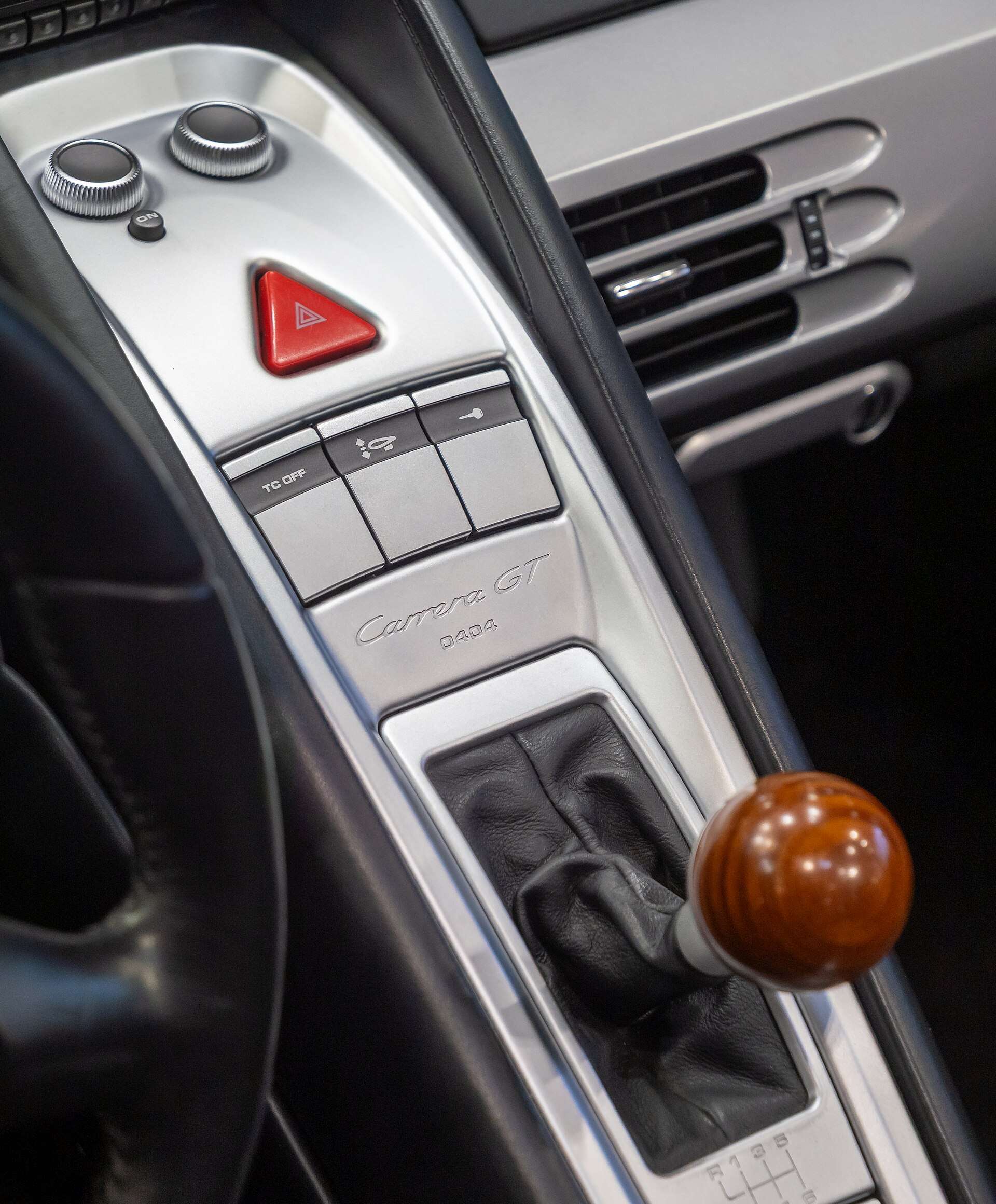 Porsche Carrera GT center console with wooden gear shift knob