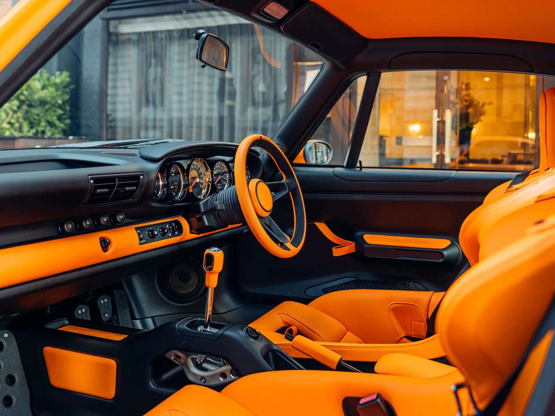 Orange leather interior and exposed-linkage six-speed shifter of the Singer DLS Turbo Firefly Commission