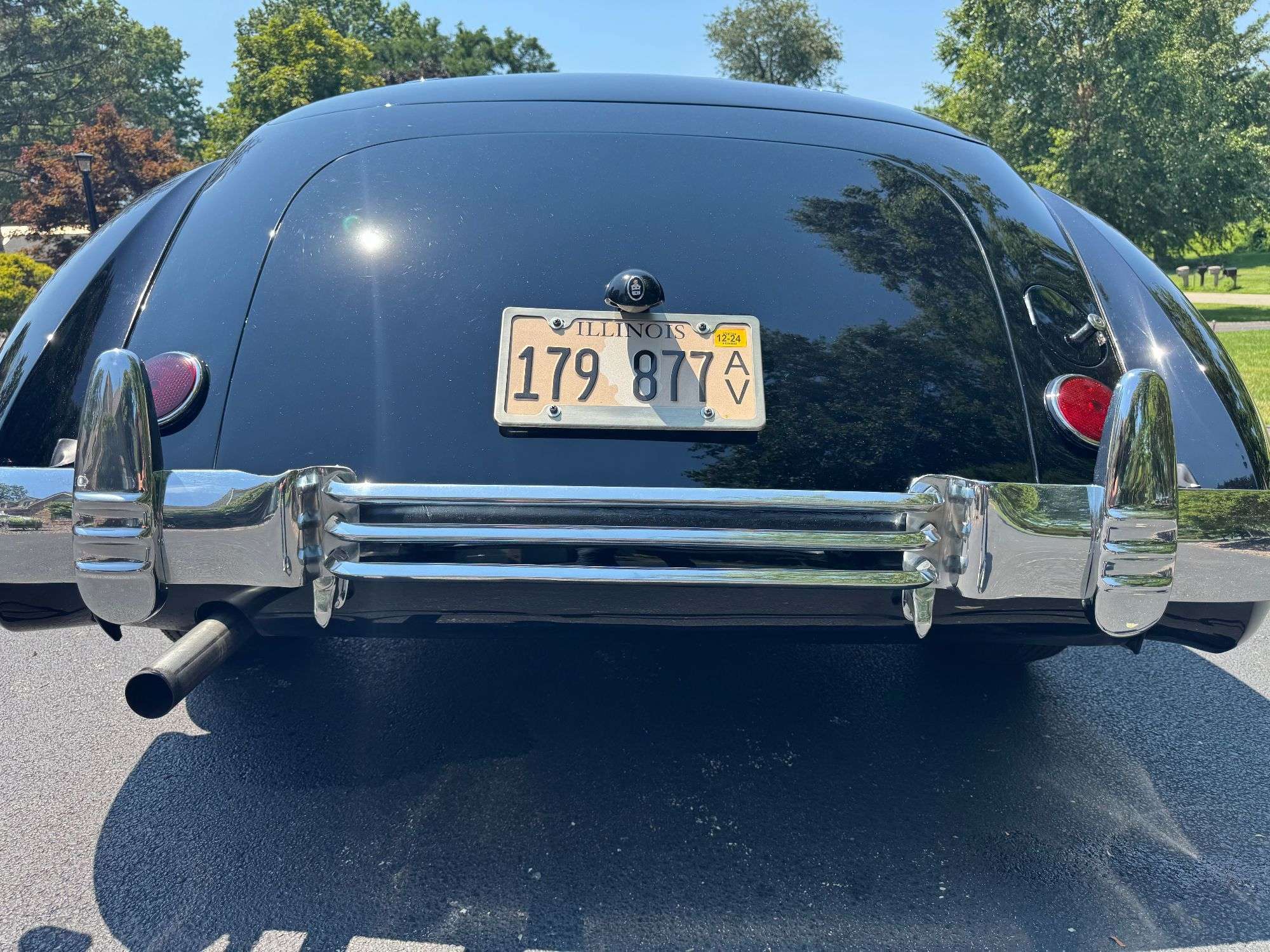 Rear view of the 1937 Cord 812 Supercharged Phaeton with Illinois plate
