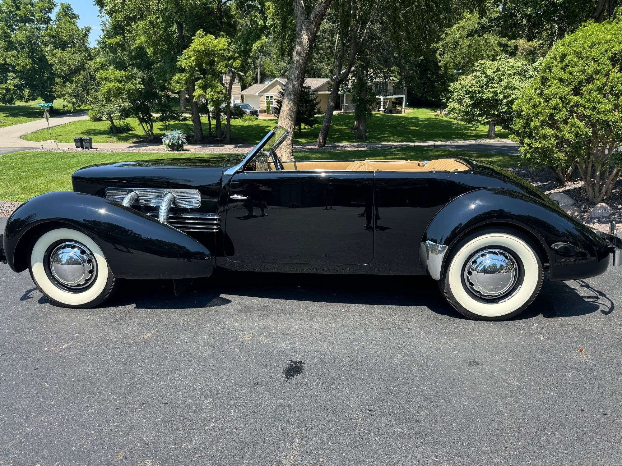 Side profile of the 1937 Cord 812 Supercharged Phaeton with its top down
