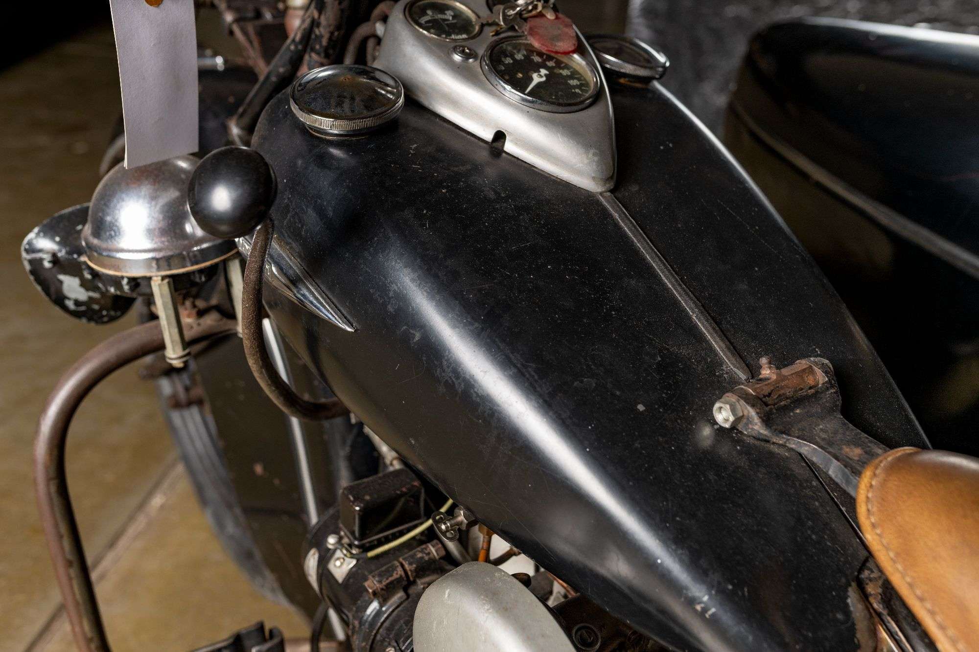 Fuel tank and leather seat on the 1941 Indian Four