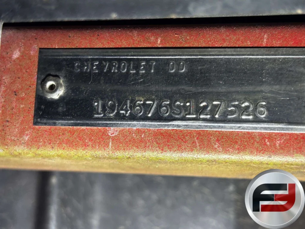 VIN plate of the 1966 Chevrolet Corvette reading 194676S127526