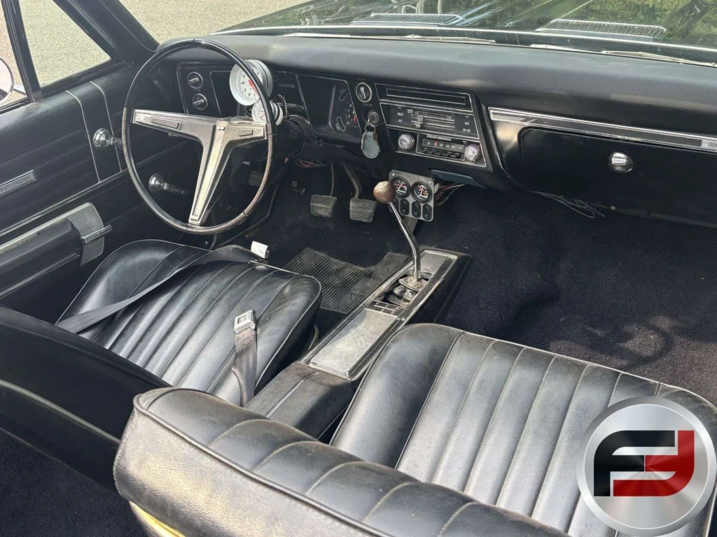 Black bucket seats and center console