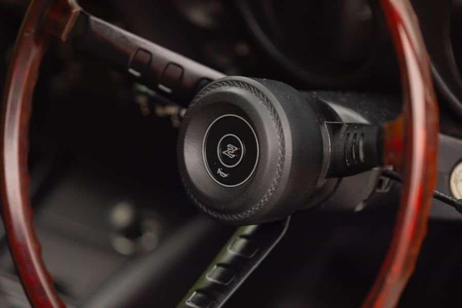 Wood-rimmed steering wheel in the 1969 Datsun Fairlady Z432