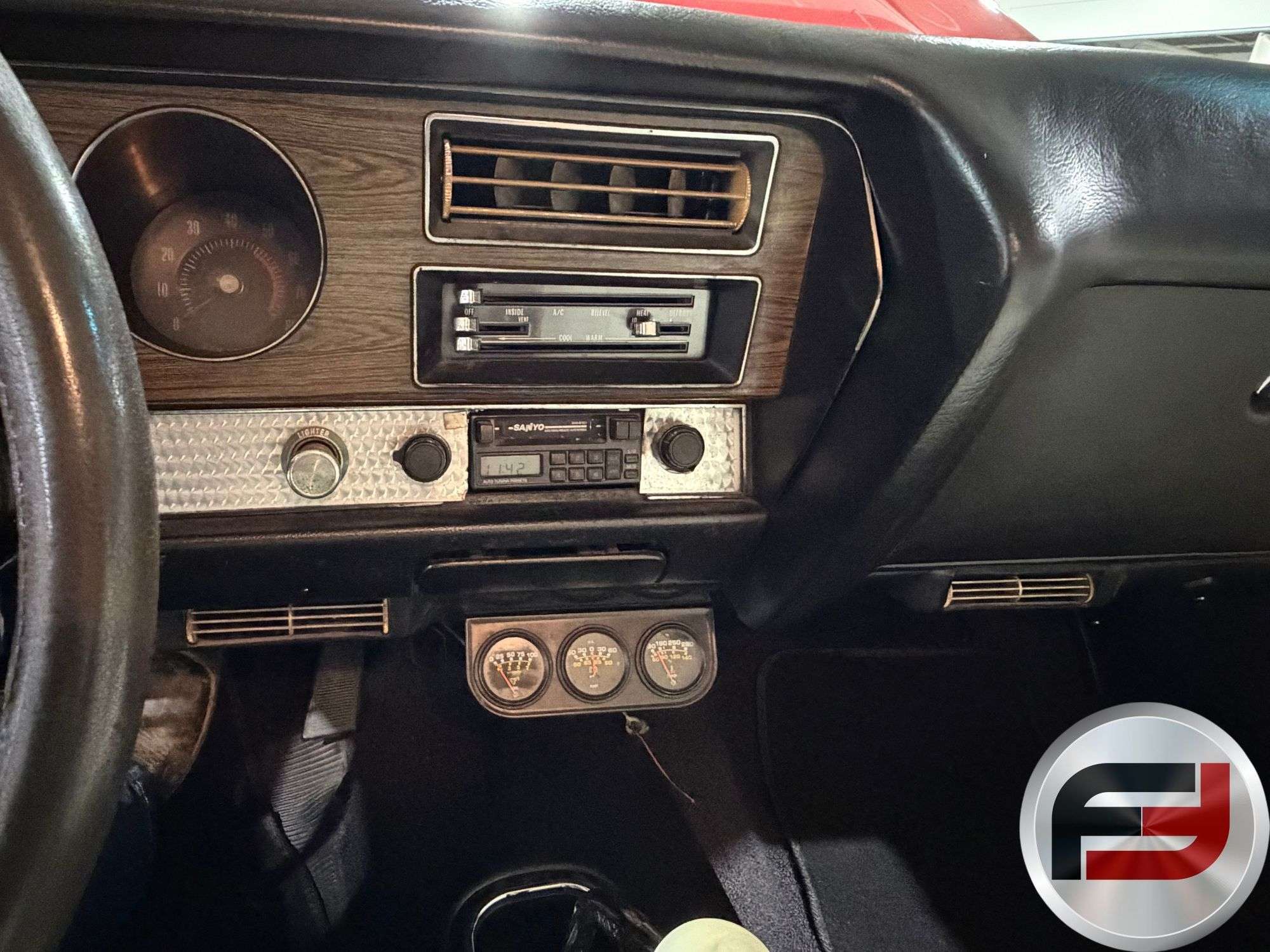 Factory air conditioning controls and radio in the 1972 Pontiac GTO