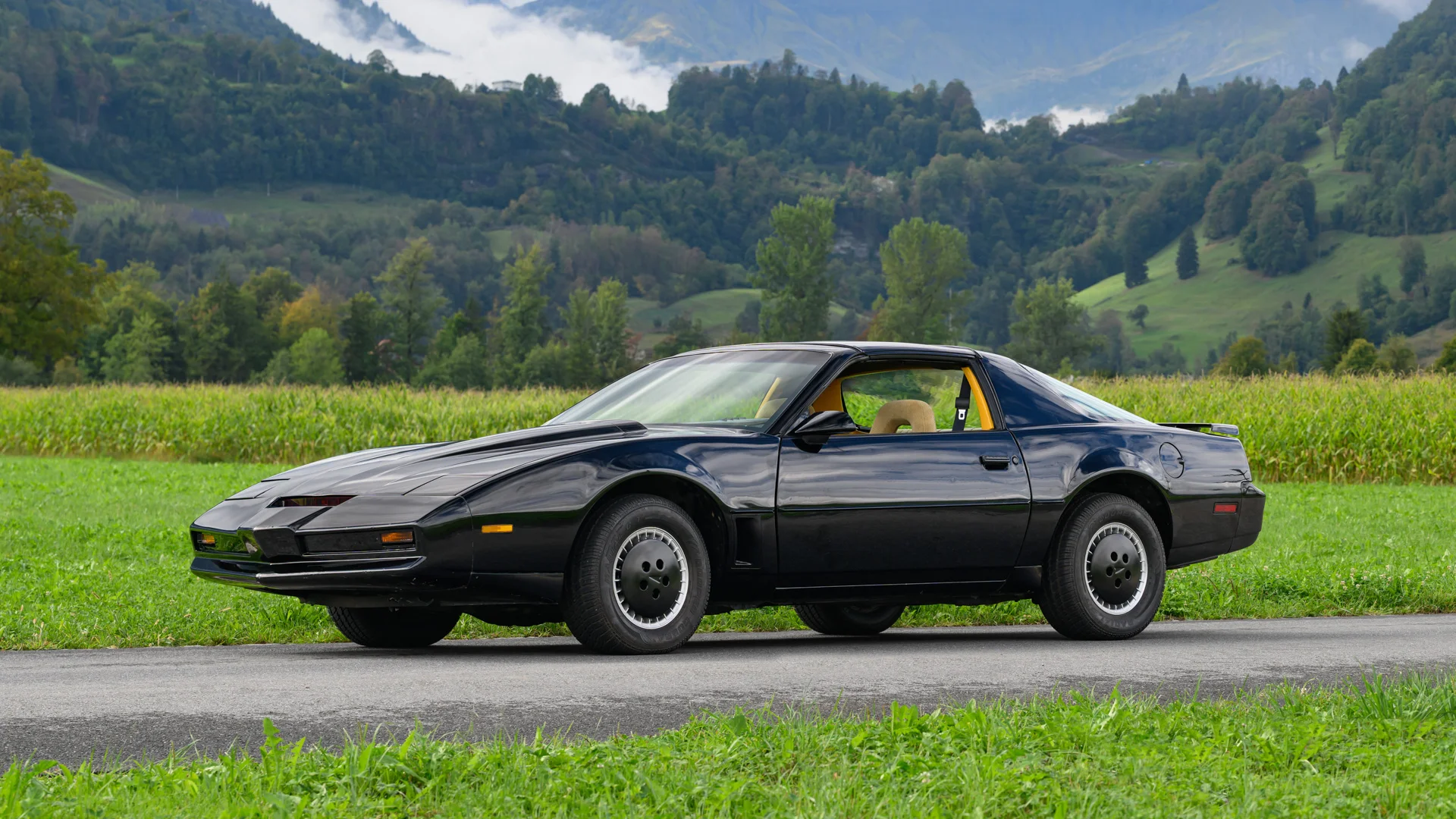 Hasselhoff’s Knight Rider Tour Car Asks Collectors a Harder Question Than ‘Is It Real?’ - featured image