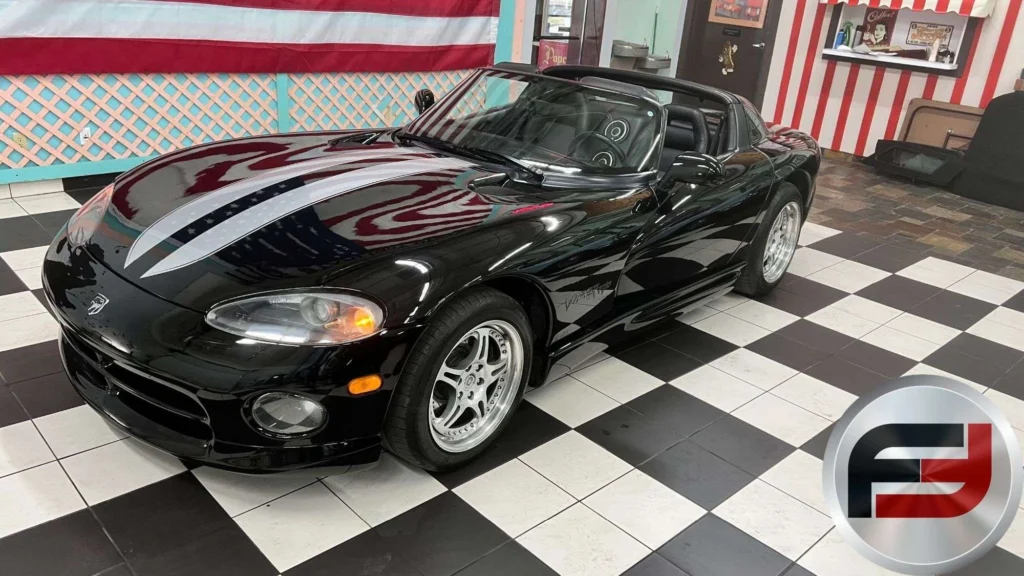 Front three-quarter view of 1996 Dodge Viper RT/10 with silver stripes