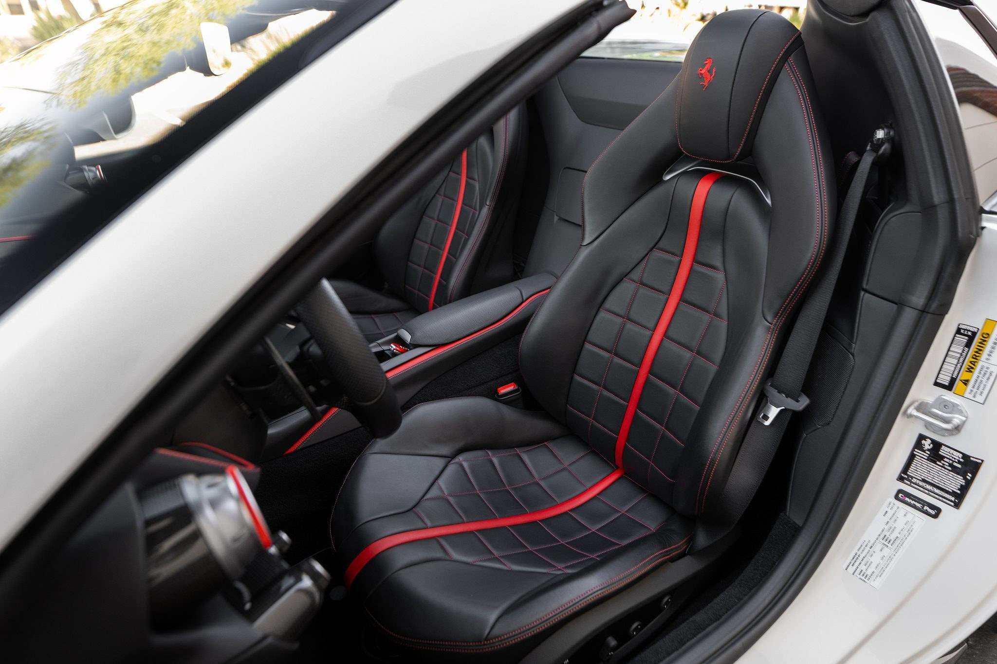 Nero and Rosso leather seats with Cavallino headrest logos in the 812 GTS