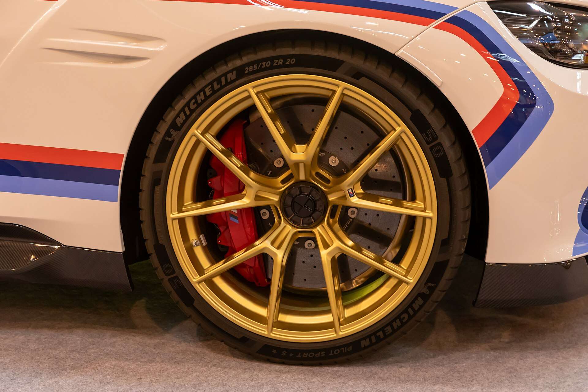 Gold center-lock forged wheel and carbon ceramic brake on a 2023 BMW 3.0 CSL