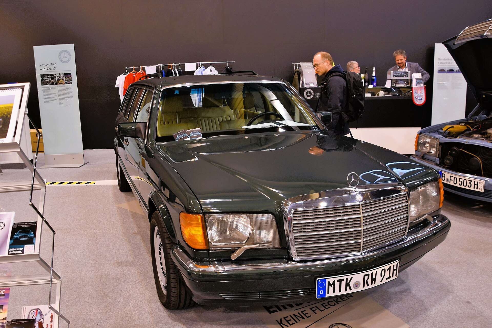 Mercedes-Benz W126 S-Class saloon