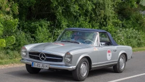 Lot of the Day: A 12,000-Mile 1971 Mercedes 280SL Pagoda, and the Repaint That Will Set Its Price - featured image