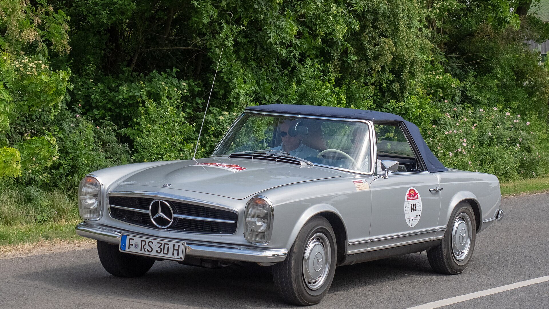 Lot of the Day: A 12,000-Mile 1971 Mercedes 280SL Pagoda, and the Repaint That Will Set Its Price - featured image